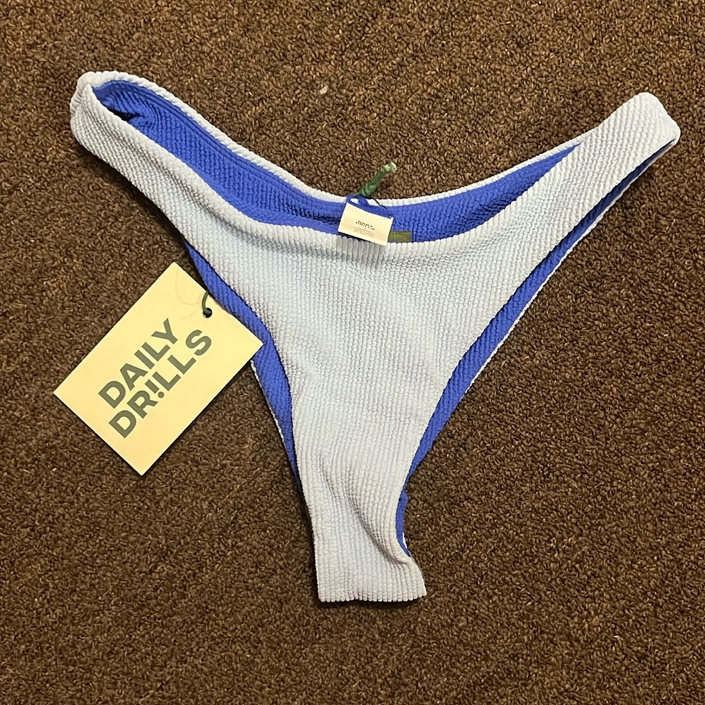 DAILY DRILLS WAVY BOTTOMS Size Small NWT!